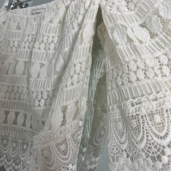 Lace Strapless Top with Sleeves - Picture 2 of 3